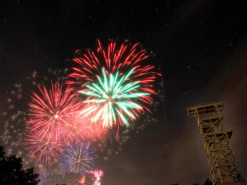 花火大会では出店を出店したりも…