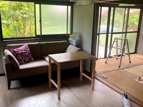 私も空家を借りて壁や床を上張りして住んでいます