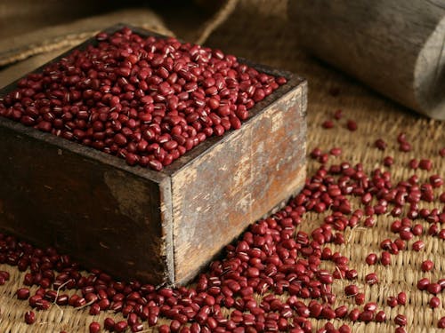 全国的に有名な丹波の特産品:大納言小豆、黒大豆、丹波栗