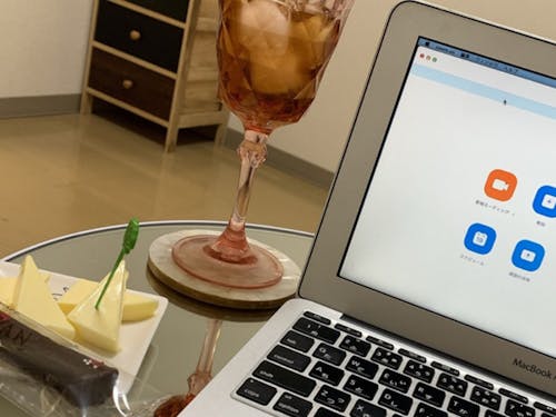 飲み物とおつまみの準備をしてスタート