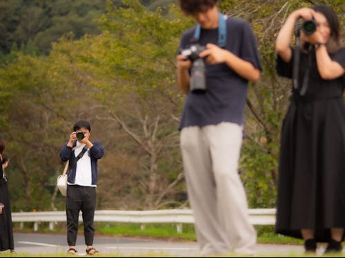 その後ろで切られる。