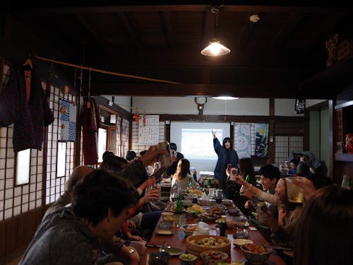 みんなでテーブル囲んで一緒のもの食べたかったんだよな~