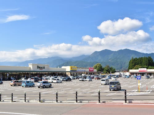 まちなかにはスーパーや総合病院などが揃う