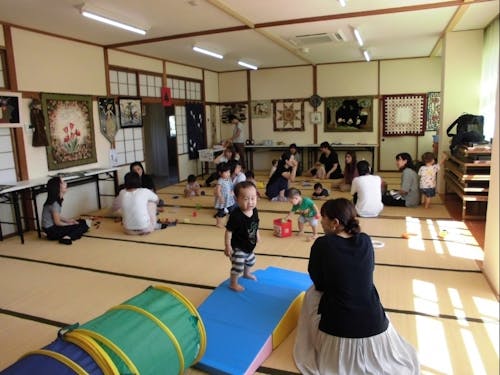 様々な子育てに関する教室や出前教室も行っています。