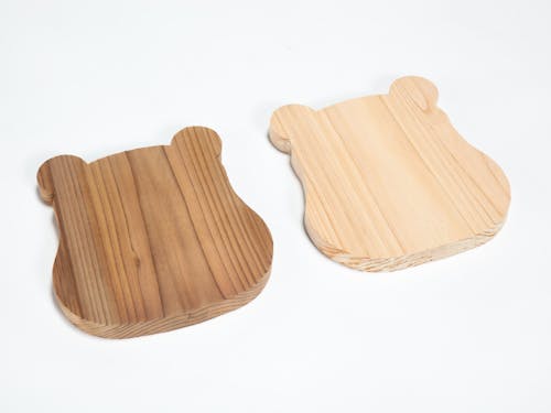 NOZIMOKUに住む熊の妖精「のじもくま」のなべしきは人気商品です。