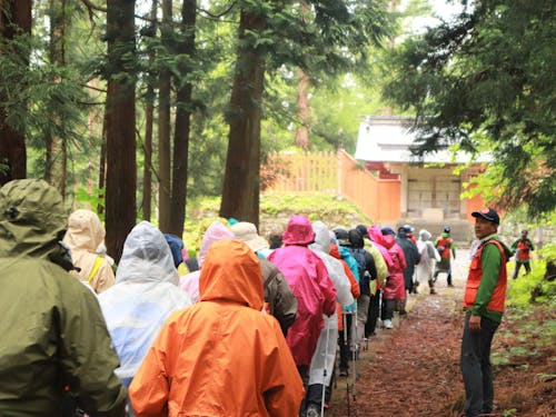 ノルディックウォークイベントの運営に携わっている風景