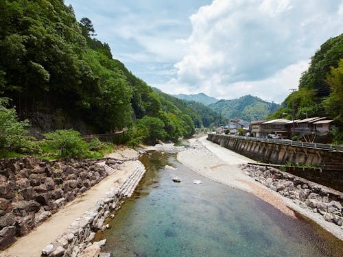 アユやアマゴ釣り川遊びで人気急上昇中!!ホテルの目の前を流れる清流「北山川」