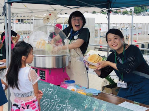 同僚とイベント出店。仕事じゃなくても、まちの人脈が広がります。