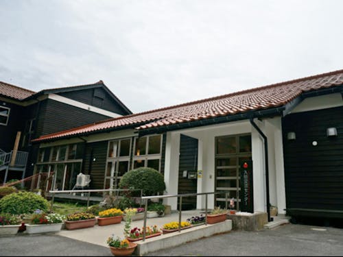 旧入間小学校の面影残る「入間交流センター」