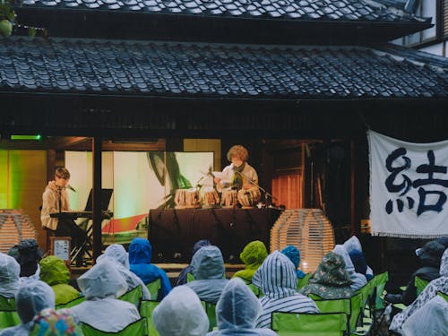 『結いのおと』では、ライブハウスや音楽ホールではなく、結城市を代表する寺院や酒蔵、着物問屋の建物や昭和初期に別荘として建てられた日本料理店、フランスの片田舎に迷い込んだかのようなカフェが一日限りのステージに。地域の人も快く使用を承諾してくれるというから驚きです…!