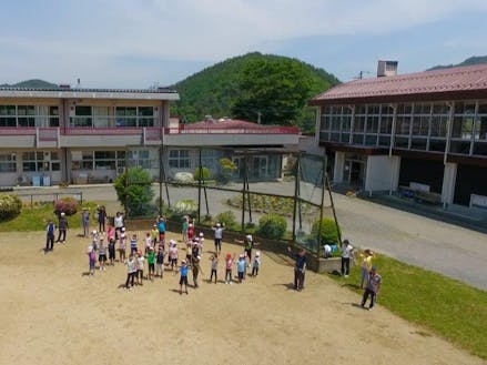 小規模特認校に認定されている新山小学校