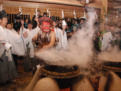 秘境遠山郷に伝わる「霜月祭り」の様子