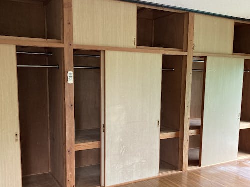 2階は壁面がまるごと収納スペースです