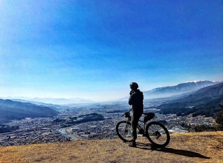 谷を俯瞰したコース設計も