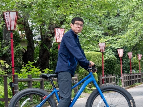 活動中の鈴木隊員