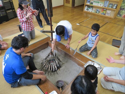 移住体験ツアーでイワナの塩焼き