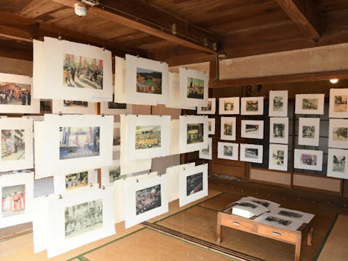 空き家活用（泉貨紙による写真展示）