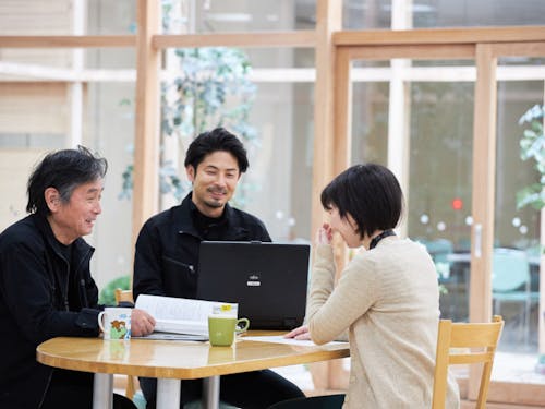 サロンスペースでの打ち合わせ