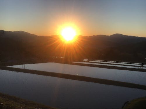 かや山の家からみた夕焼けになります。