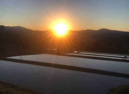 かや山の家からみた夕焼けになります。