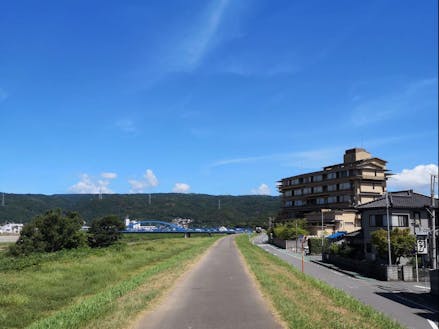伊豆長岡の温泉街近く。空が広いんです。