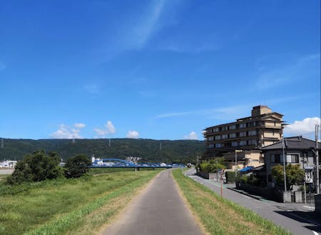 伊豆長岡の温泉街近く。空が広いんです。