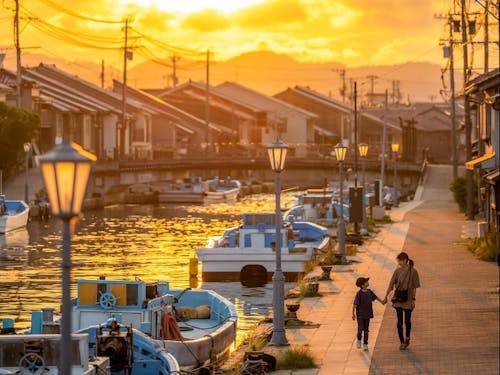 富山のみなとまち内川 郷愁的な情景が注目を集めてます。