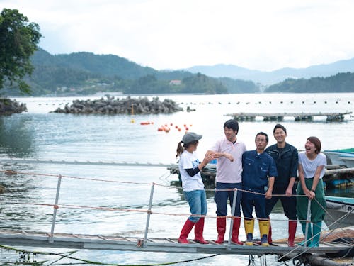 連携チームの地元漁協スタッフも若手です