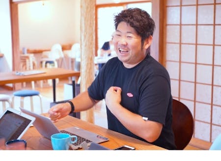 飲食店を開き人の集う場所に