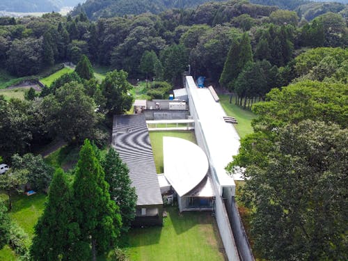 ⑦森の中に佇む施設で企画展示や情報発信をしませんか?