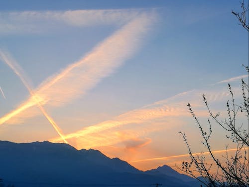 左の連なりが鳳凰三山、その横は甲斐駒ヶ岳