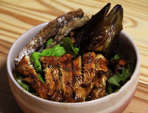 村の中心地を流れる安田川には鮎や鰻が住んでいます。なんとラッキーなことに、移住1年目から鰻のおすそ分けをいただきました!