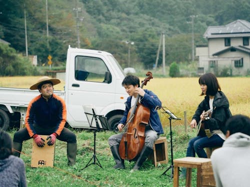 柳澤さんの活動の1つであるチェロ演奏