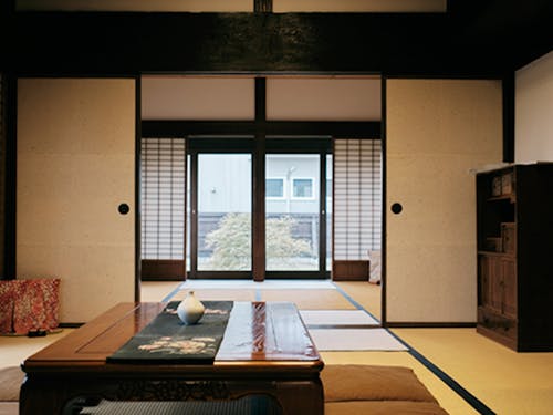 拠点となる磯山邸の様子。Wi-Fiも完備されている。