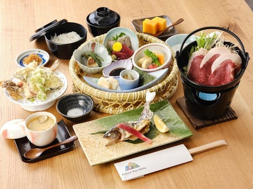 ジビエのお鍋もうれしい山海の贅を尽くした「山のごちそう」