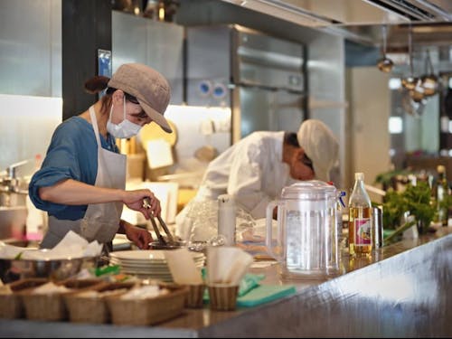 月に一度シェフが変わるランチなど、宿泊施設に付加した活動・プランも行なっています。どんな色をつけていくのかはアナタとチームの皆次第。