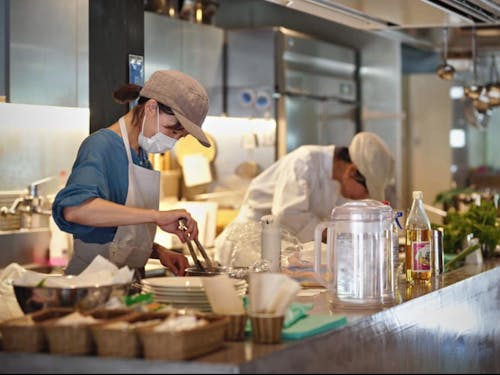 月に一度シェフが変わるランチなど、宿泊施設に付加した活動・プランも行なっています。どんな色をつけていくのかはアナタとチームの皆次第。