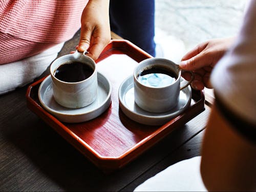 縁側を活用した昼のカフェ利用「縁側茶房」。珈琲屋さんとお菓子つくる人とのタッグ。