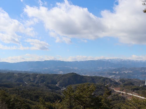 長谷川さんの住む飯田市上久堅(かみひさかた)地区からの眺め