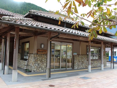 勤務する観光協会。観光客がまず立ち寄る場所です。