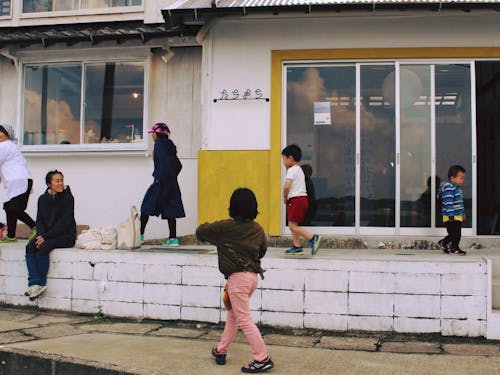 みんな町の子。自由気ままに子どもも過ごせる。