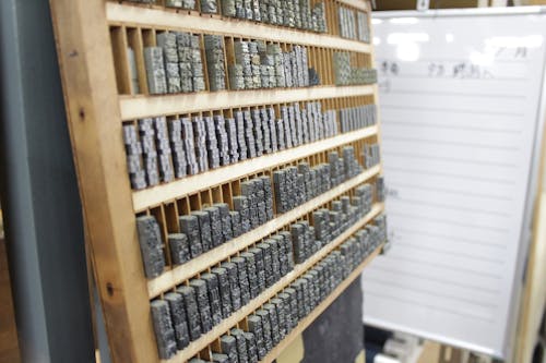 こちらは文字が彫られた版です