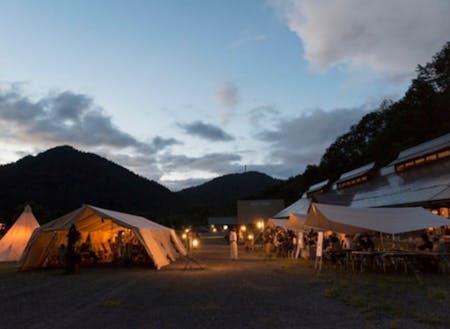 夏には、キャンプ場で演劇際も開催されます。