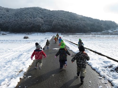 子どもは風の子、元気な子!寒さもへっちゃら!