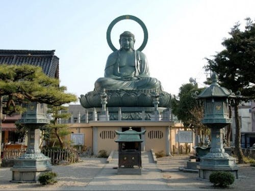 日本三大仏に数えられる「高岡大仏」