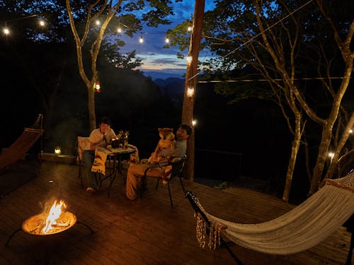 グランピング夕景と柴犬の大吉社長