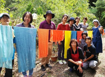 藍、茜、キハダ染め：身近な植物が食物にも染料にもなる