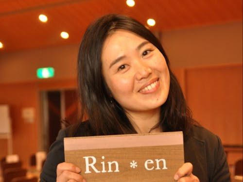 小林 加奈|リンエン共同代表:真庭市にIターン。野草・薬草の活用や里山資源の商品化、イラスト&デザイン、占い師など多様なナリワイを実践中。DIYで空き家を改修し、現在、「松屋館」としてカフェ兼仕事場をオープン。