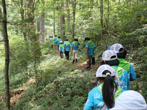 かみっこグリーンクラブで森へ探検！