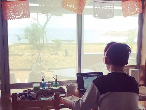 学生も滞在しながらオンライン授業受けたりしております